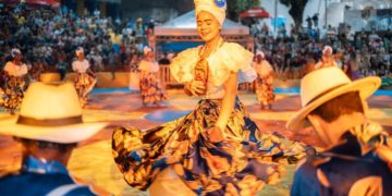 Festança Junina chega ao terceiro dia com apresentação de cinco grupos de bumba-meu-boi