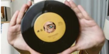 Estadão – Jovens também vivem sua nostalgia, em forma de ‘bolacha’