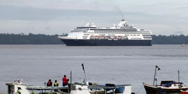 Companhias brasileiras já buscam barcos-hotéis em Belém para a COP30