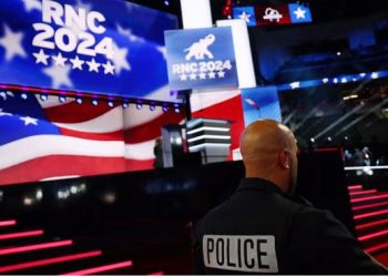 Trump desembarga em Milwaukee para participar de convenção nacional dos Republicanos