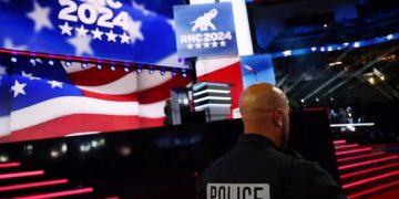 Trump desembarga em Milwaukee para participar de convenção nacional dos Republicanos