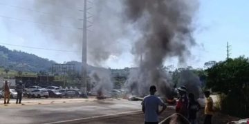 Trabalhadores rurais bloqueiam rodovia para impedir visita de Bolsonaro a Parauapebas