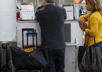 Aposentados poderão comprar passagem aérea por até R$ 200 cada trecho