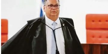 Decisão de Flávio Dino determina transparência e destinação de ’emenda pix’