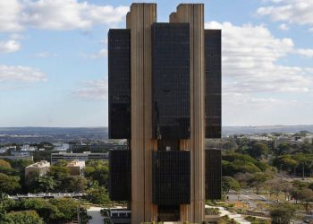 Banco Central inicia novo ciclo de alta de juros e Selic, taxa básica da economia, sobe para 10,75% ao ano