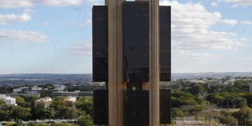 Banco Central inicia novo ciclo de alta de juros e Selic, taxa básica da economia, sobe para 10,75% ao ano