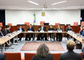 Flávio Dino coloca em seu gabinete dez maranhenses que participaram do governo do Maranhão na sua gestão