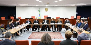 Flávio Dino coloca em seu gabinete dez maranhenses que participaram do governo do Maranhão na sua gestão