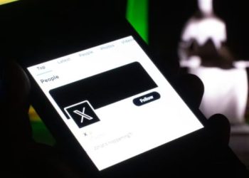 Ministro Flávio Dino segue voto de Alexandre de Moraes pela suspensão do X no Brasil