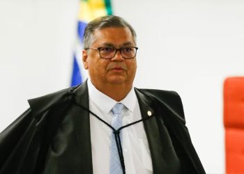 Dino suspende trecho da reforma da Previdência sobre aposentadoria de policiais homens e mulheres
