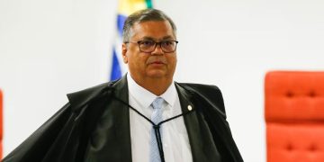 Dino suspende trecho da reforma da Previdência sobre aposentadoria de policiais homens e mulheres