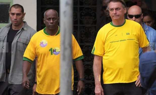 Bolsonaro tenta jogar trama golpista para Heleno e Braga Netto, e militares reagem