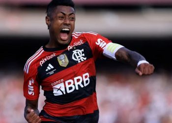 Atacante do Flamengo é alvo de operação da PF que apura manipulação no Brasileirão