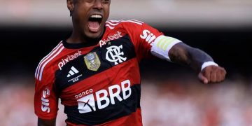 Atacante do Flamengo é alvo de operação da PF que apura manipulação no Brasileirão