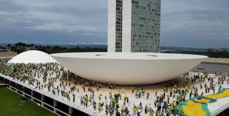 “8 de Janeiro: Dois Anos Depois” é o tema do Caminhos da Reportagem, da TV Brasil