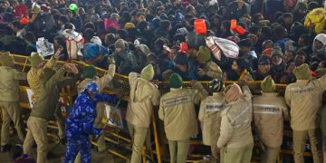 Dezenas de pessoas morrem esmagadas no festival Kumbh Mela na Índia que reúne mais de 400 milhões