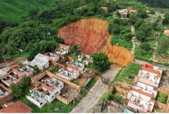 Fotos mostram avanço de voçorocas que engolem cidaded de Buriticupu no Maranhão