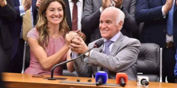 Bancada evangélica elege parlamentar ligado a Silas Malafaia no Congresso Nacional