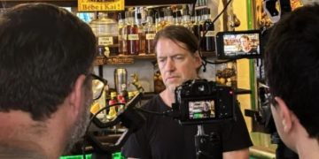 Guitarrista da banda britânica Radiohead grava documentário sobre a cultura de Belém