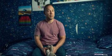 Stephen Graham, de ‘Adolescência’, fala sobre ‘sucesso repentino’, o fenômeno Owen Cooper e sua cena favorita na série