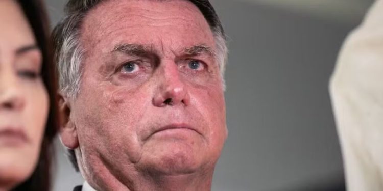 STF inicia julgamento que deve tornar Bolsonaro réu por golpismo e limitar seu futuro político