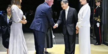 Lula é recebido pela Família Imperial em palácio no Japão em jantar com 110 participantes