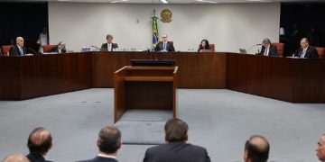 STF começa a julgar denúncia contra Bolsonaro e ex-ministros acusados de tentativa de golpe de Estado