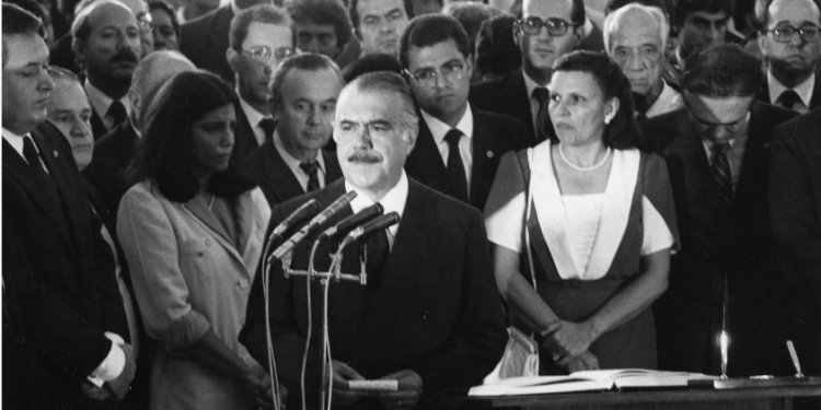 Nova República, 40 – Parte dos militares considerava Sarney um traidor, diz historiador