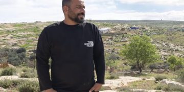 Diretor palestino vencedor do Oscar é atacado por colonos israelenses e preso pelo exército israelense