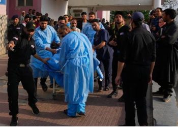 Pelo menos 28 turistas são mortos por supostos militantes em ataque na Caxemira