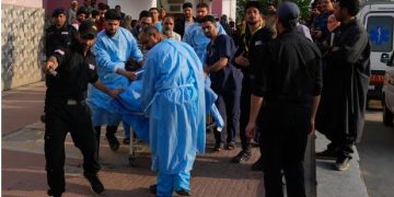 Pelo menos 28 turistas são mortos por supostos militantes em ataque na Caxemira