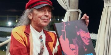 Ednardo comemora 80 anos de idade e 50 anos de carreira com lançamento de livro em Fortaleza