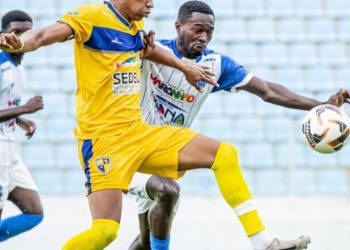 Partida entre Iape e Viana no estádio Nhozinho Santos, em São Luís