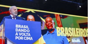 Presidente Lula confirma antecipação do 13º salário pago pelo INSS para abril e maio