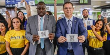 Partidos com ministérios de Lula dão mais de metade das assinaturas para acelerar anistia pelo 8/1