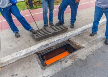 Dispositivo inventado por mineiro evita entupimento de bocas de lobo e evita propagação de pragas