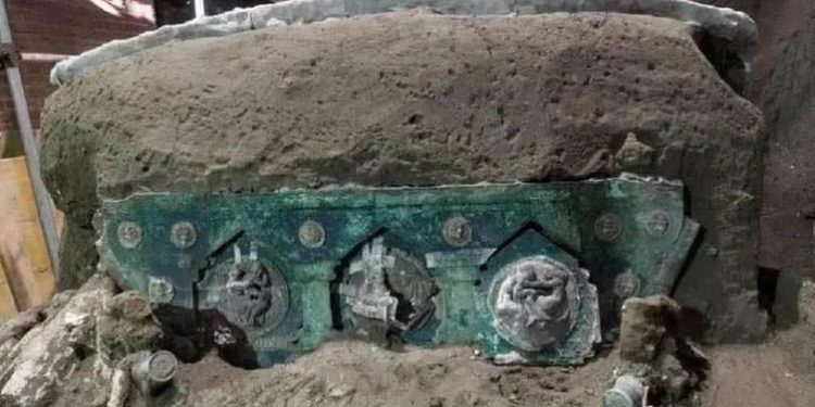 Carruagem cerimonial romana de 2 mil anos foi encontrada intacta na cidade de Pompeia, na Itália