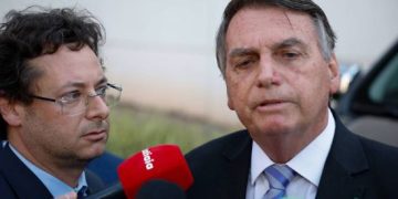 PL demite ex-braço direito de Bolsonaro após vazamento de mensagens críticas a Michelle