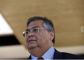 Ministro Flávio Dino mira emendas impositivas e reabre crise entre STF e Congresso