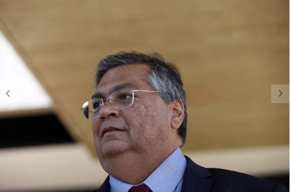 Ministro Flávio Dino mira emendas impositivas e reabre crise entre STF e Congresso