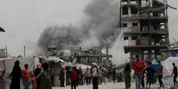 Ataques aéreos israelenses matam pelo menos 80 enquanto Trump fala em transformar Gaza em ‘zona de liberdade’