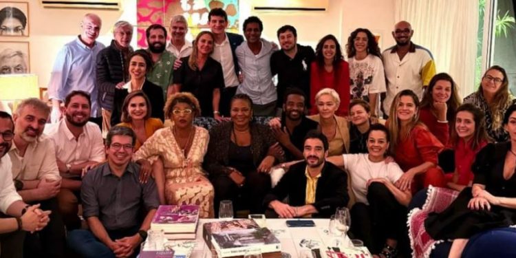 Margareth Menezes se reúne com artistas na casa de Caetano Veloso para discutir avanços na cultura