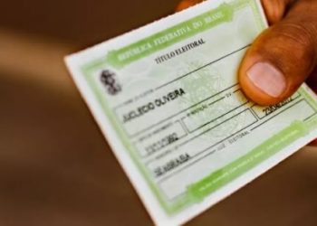 Mais de 5 milhões de eleitores podem ter o título eleitoral cancelado. Prazo de regularização termina segunda