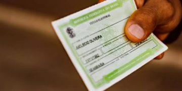 Mais de 5 milhões de eleitores podem ter o título eleitoral cancelado. Prazo de regularização termina segunda