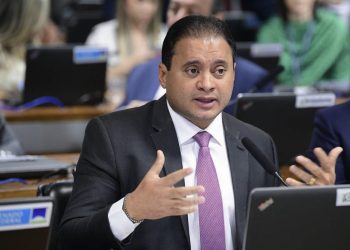 De costelão a reunião sobre cannabis, Careca do INSS teve encontros com senador Weverton Rocha