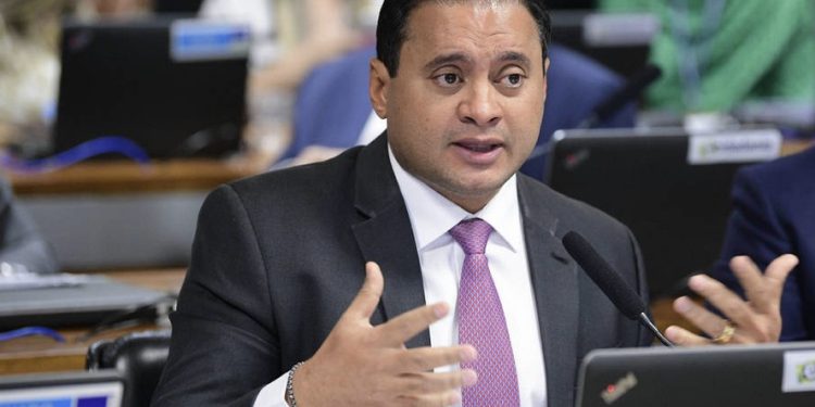 De costelão a reunião sobre cannabis, Careca do INSS teve encontros com senador Weverton Rocha