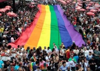 Na parada de São Paulo, comunidade LGBT+ reinvidica envelhecimento digno e respeito à memória