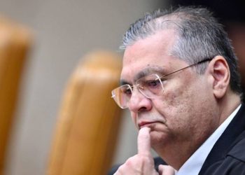 Flávio Dino vota por resonsabilizar big tehs por não retirarem publicações criminosas de usuários