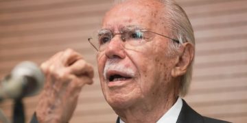 ‘Não podemos correr atrás de um doido’; diz Sarney em defesa de Moraes