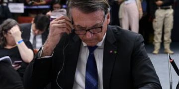 Bolsonaro e mais sete começam a ser julgados pelo STF  por tentativa de golpe de Estado